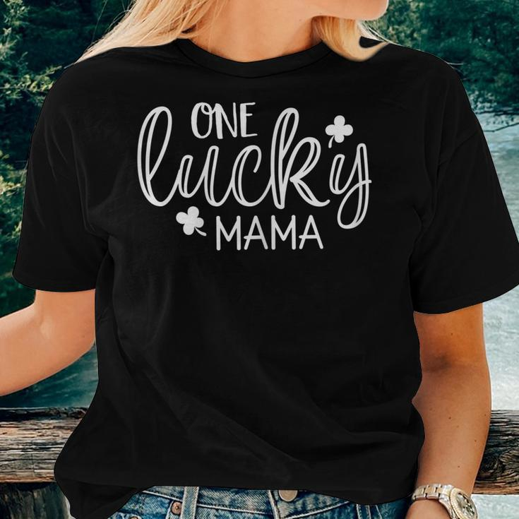 Womens St Patricks Day Shirt For Moms Cute One Lucky Mama Shirt Women T-shirt Gifts for Her