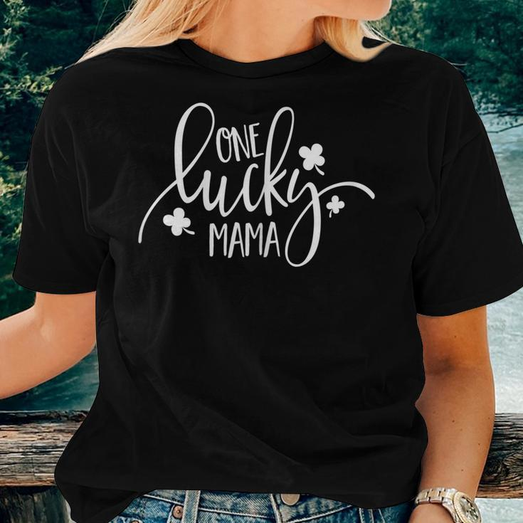 Womens St Patricks Day Shirt For Moms Cute One Lucky Mama Shirt Women T-shirt Gifts for Her