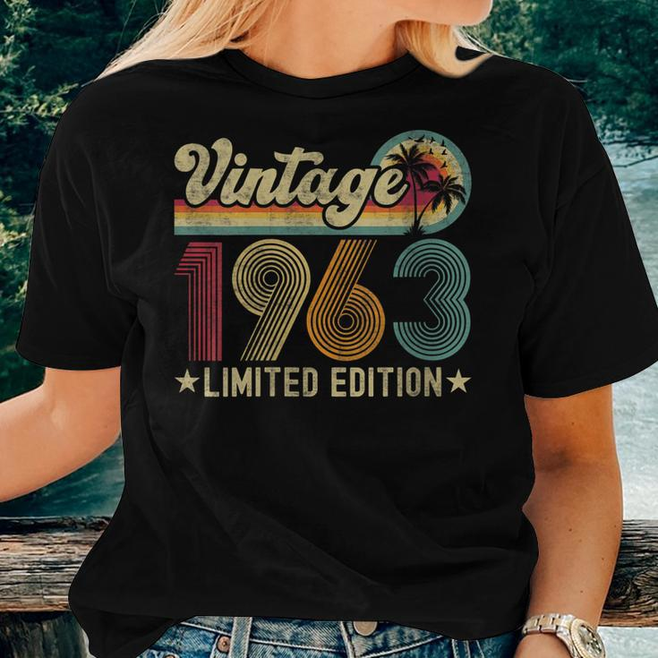 Womens 60 Year Old Vintage 1963 60Th Birthday Gifts For Women Men Women T-shirt Gifts for Her