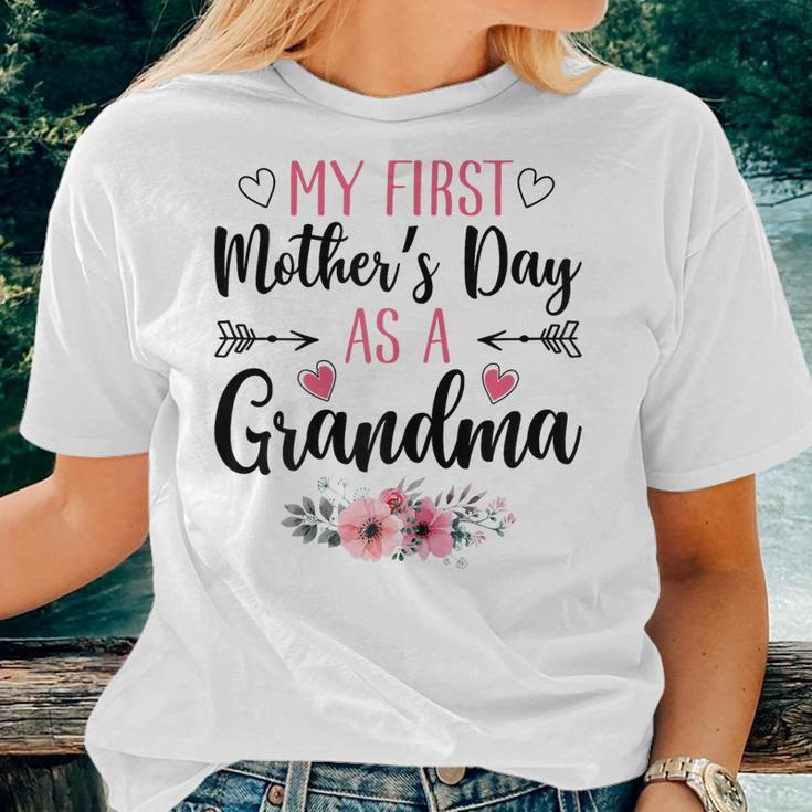 Womens My First As A Grandma Flowers 2023 Women T-shirt Gifts for Her