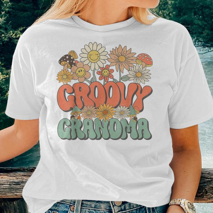 Groovy Grandma Floral Hippie Retro Daisy Flower Women T-shirt Gifts for Her