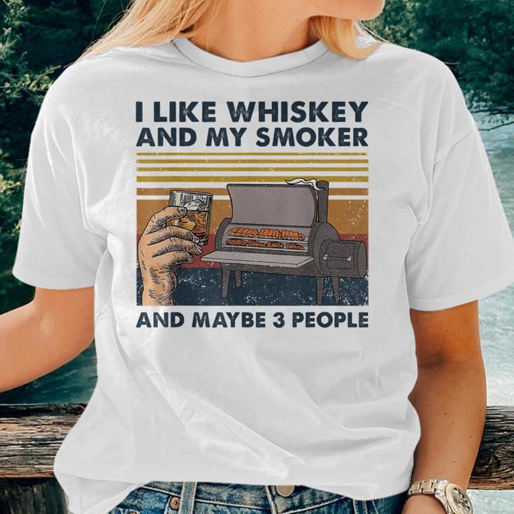 I Like Whiskey And My Smoker And Maybe 3 People Wine Vintage Women T-shirt Gifts for Her