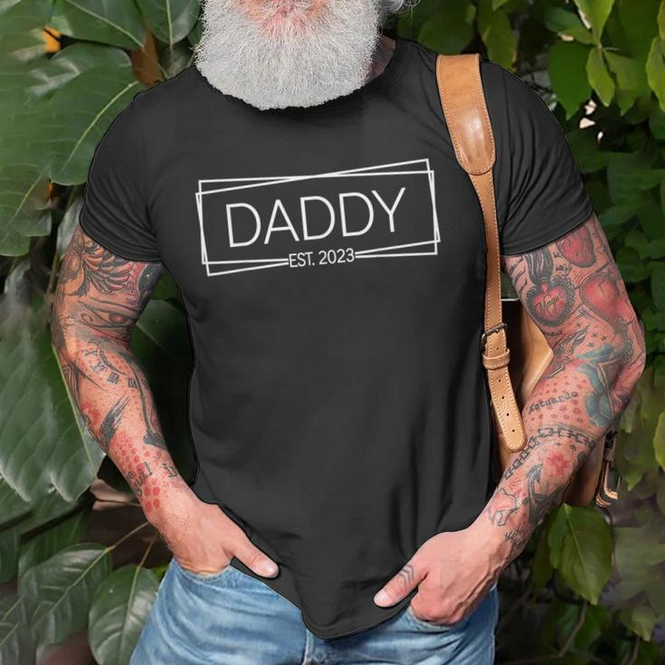 Daddy Est 2023 Promoted To Daddy 2023 Fathers Day Dad Gift For Mens Old Men T-shirt Gifts for Old Men
