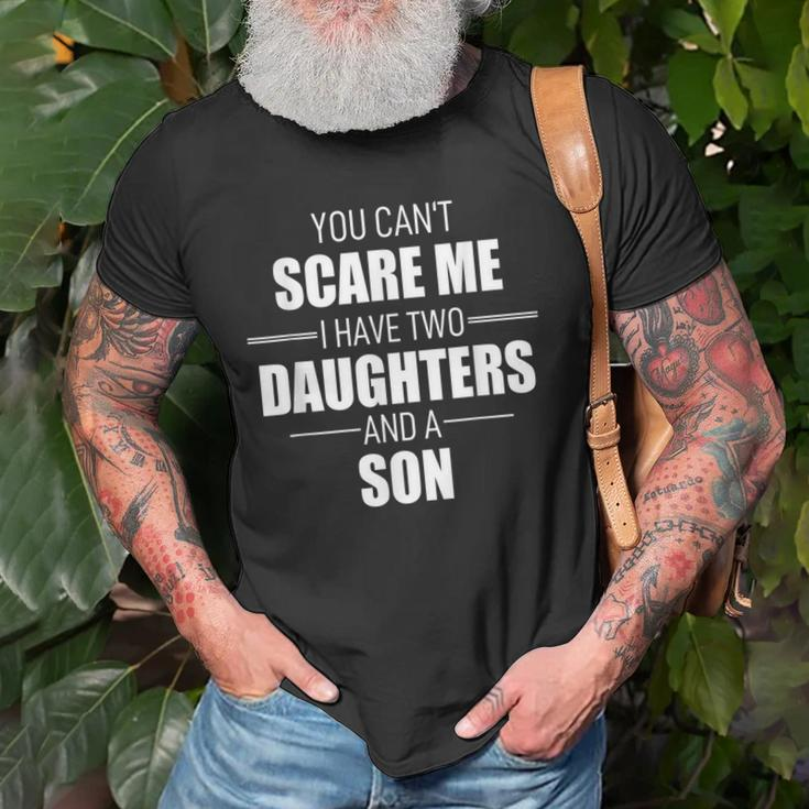 Father Day You Can´T Scare Me I Have Two Daughters And A Son Gift For Mens Old Men T-shirt Gifts for Old Men