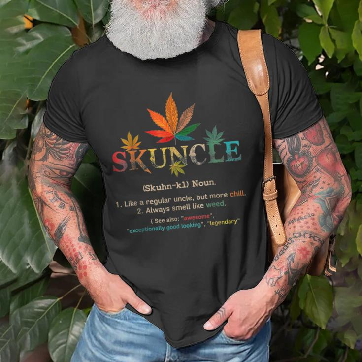 Fathers Day Funny Retro Vintage Uncle Wear Skuncle Skunkle Old Men T-shirt Gifts for Old Men