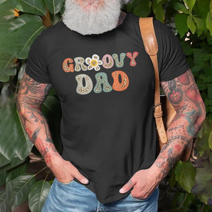 Groovy Dad Retro Leopard Colorful Flowers Design Old Men T-shirt Gifts for Old Men