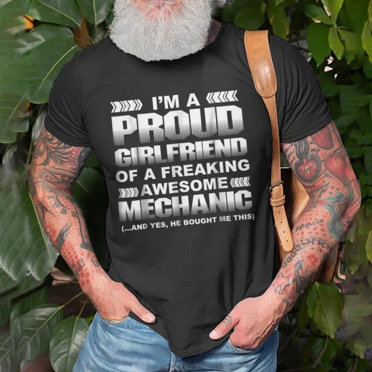 Im A Proud Girlfriend Of An Awesome Mechanic Old Men T-shirt Gifts for Old Men