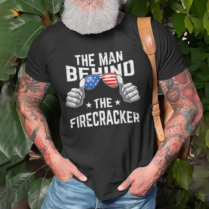 The Man Behind The Firecracker 4Th Of July Pregnancy New Dad Old Men T-shirt Gifts for Old Men