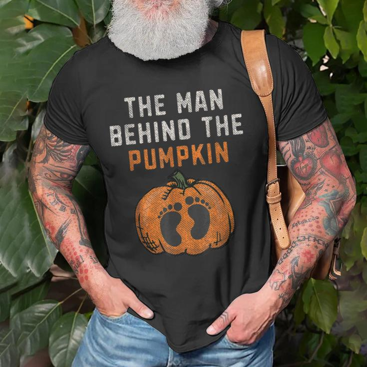 The Man Behind The Pumpkin Dad Halloween Pregnancy Reveal Gift For Mens Old Men T-shirt Gifts for Old Men