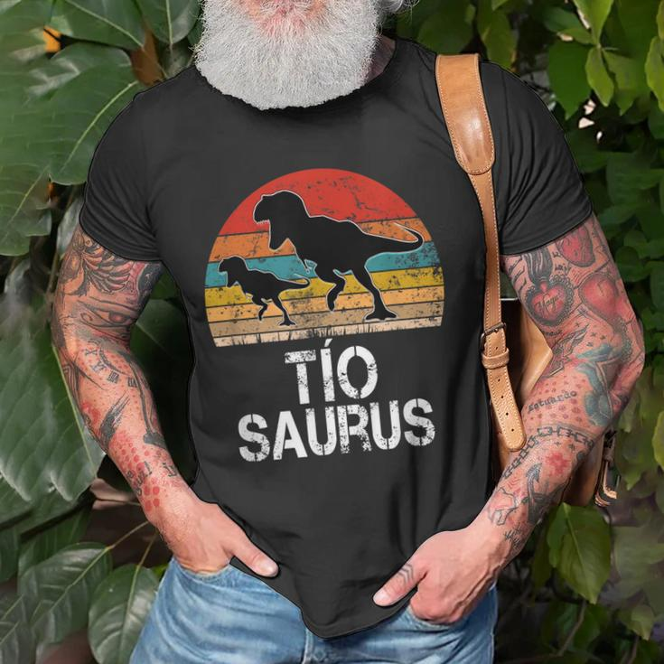 Tiosaurus Funny Spanish Uncle Dinosaur Vintage Gift Gift For Mens Old Men T-shirt Gifts for Old Men