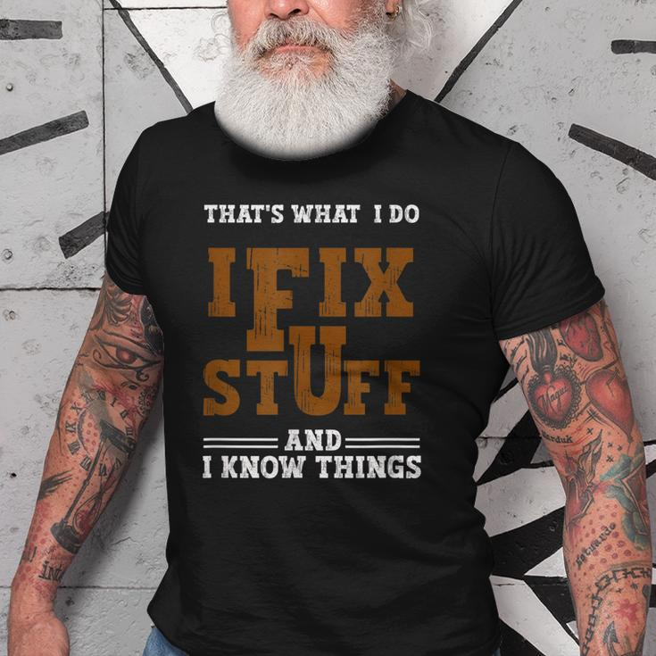 I Fix Stuff And Know Things That What I Do Mechanic Old Men T-shirt