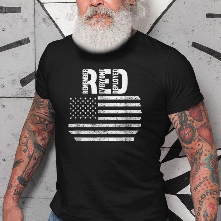 Red Remember Everyone Deployed Usa Military Veterans Old Men T-shirt