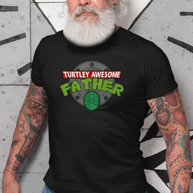 Turtley Awesome Father Awesome Fathers Day Old Men T-shirt