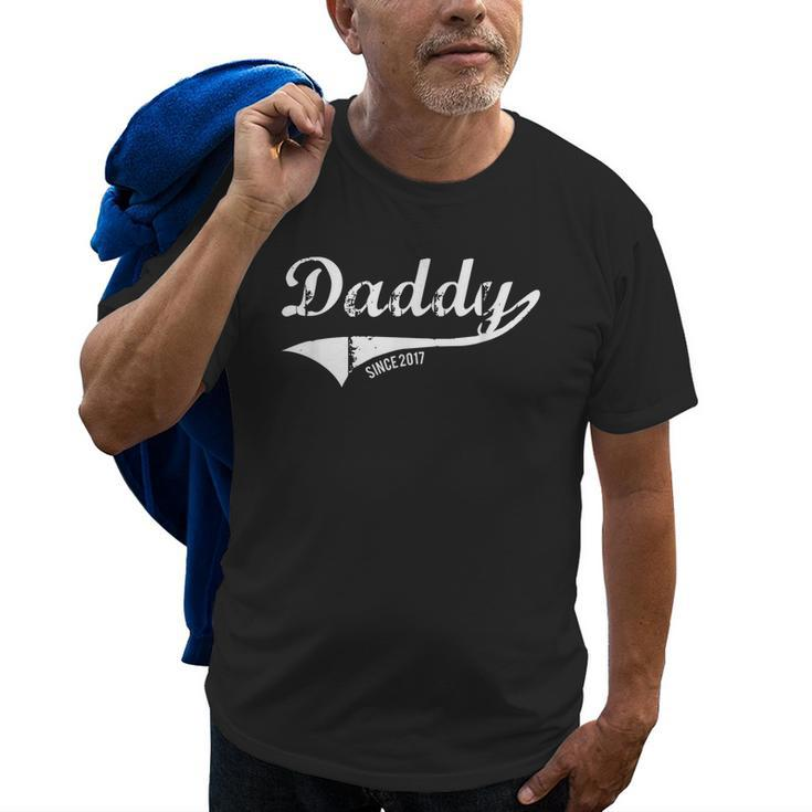 Daddy Est 2017 Fathers Birthday Gift Dad Established 2017 Gift For Mens Old Men T-shirt