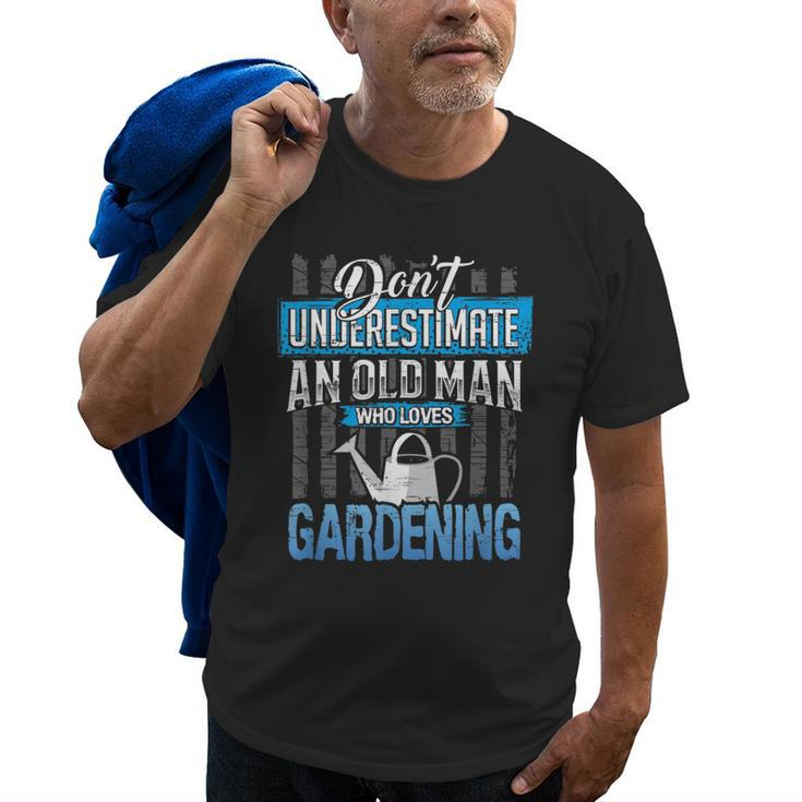 Dont Underestimate An Old Man Who Love Gardening Grandpa Old Men T-shirt