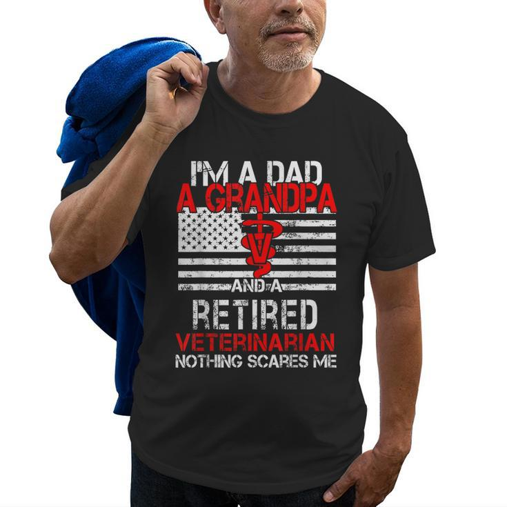 Im A Dad Grandpa Retired Veterinarian Nothing Scares Me Old Men T-shirt