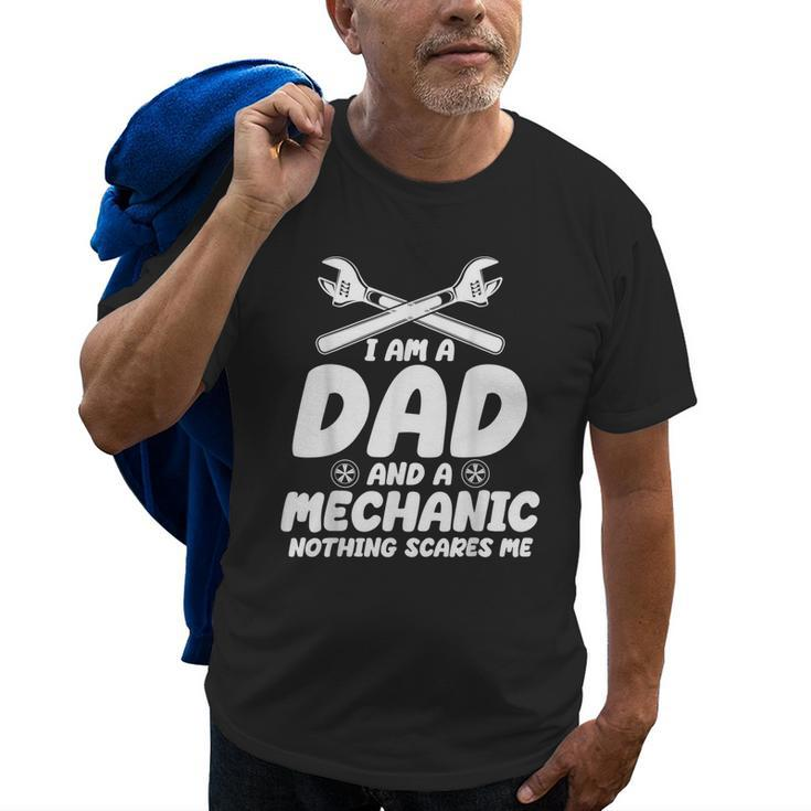Mechanic Dad  Mechanics Fans Iam A Dad And A Mechanic Old Men T-shirt