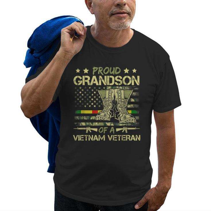 Proud Grandson Of A Vietnam Veteran American Flag Old Men T-shirt