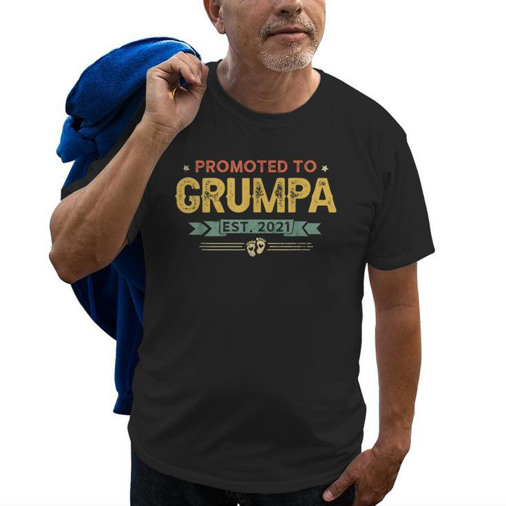 Vintage New Grandpa Promoted To Grumpa Est2021 New Baby Old Men T-shirt