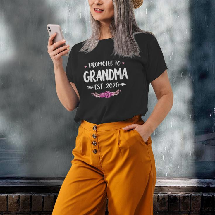 Promoted To Grandma Est 2020 New Mom First Grandma Old Women T-shirt Gifts for Her