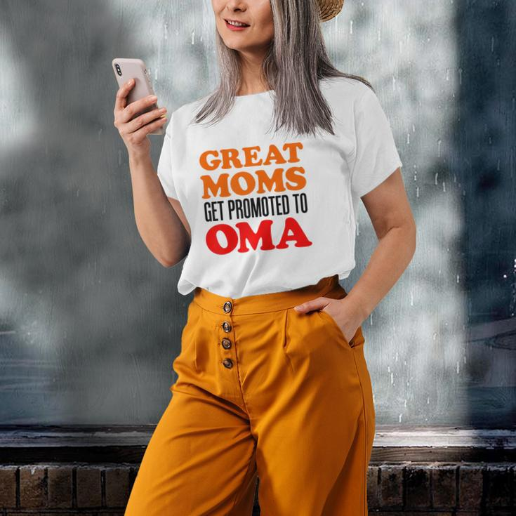 Great Moms Get Promoted To Oma German Grandma Old Women T-shirt Gifts for Her
