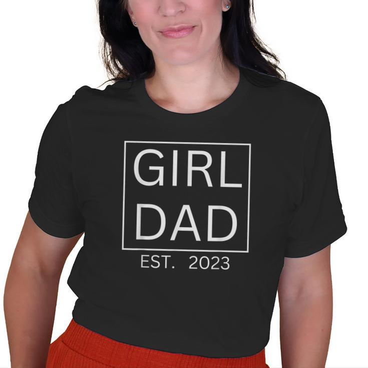 Fathers Day Girl Dad Est 2023 Expect Baby Men Wife Daughter Old Women T-shirt