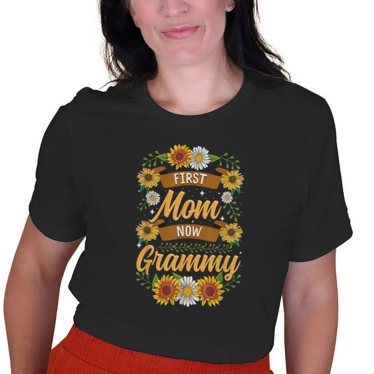 First Mom Now Grammy Cute Sunflower New Grammy Old Women T-shirt