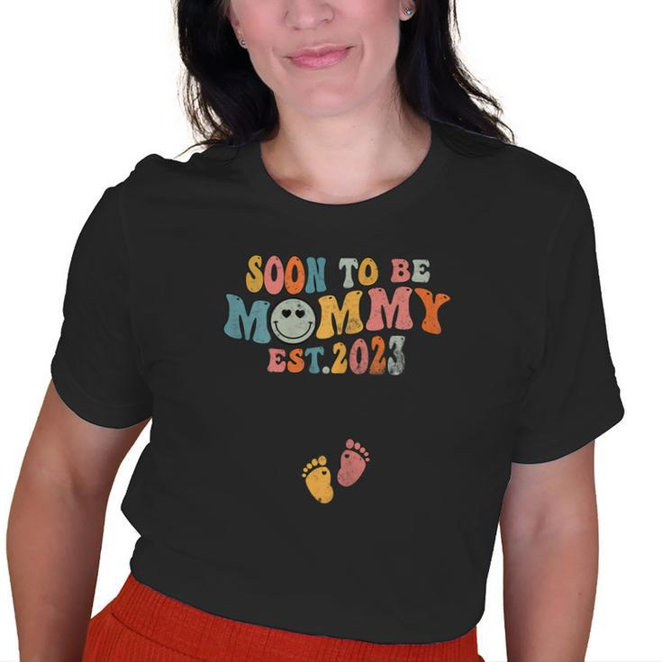 First Time Mommy 2023 Soon To Be Mom Pregnancy Old Women T-shirt