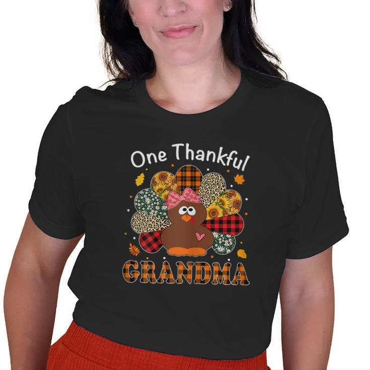 One Thankful Grandma Floral Leopard Turkey Thanksgiving Old Women T-shirt