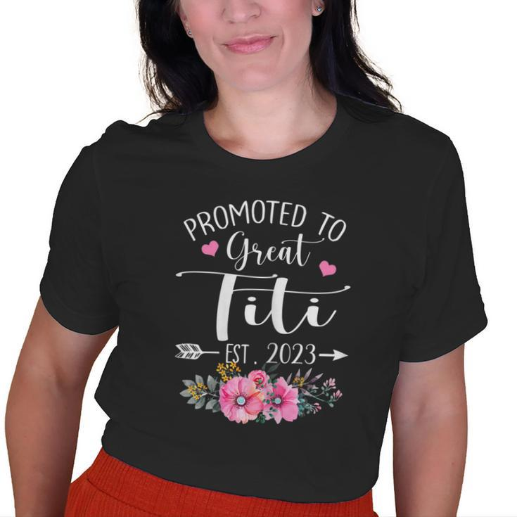 Promoted To Great Titi Est 2023 Floral Mom Old Women T-shirt