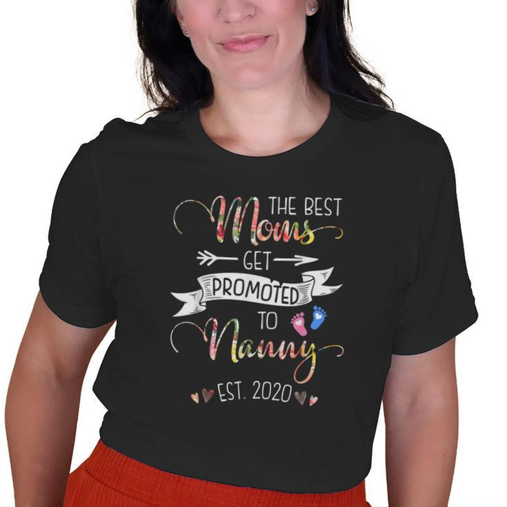 Promoted To Nanny Est 2020 Floral First Time Grandma Old Women T-shirt