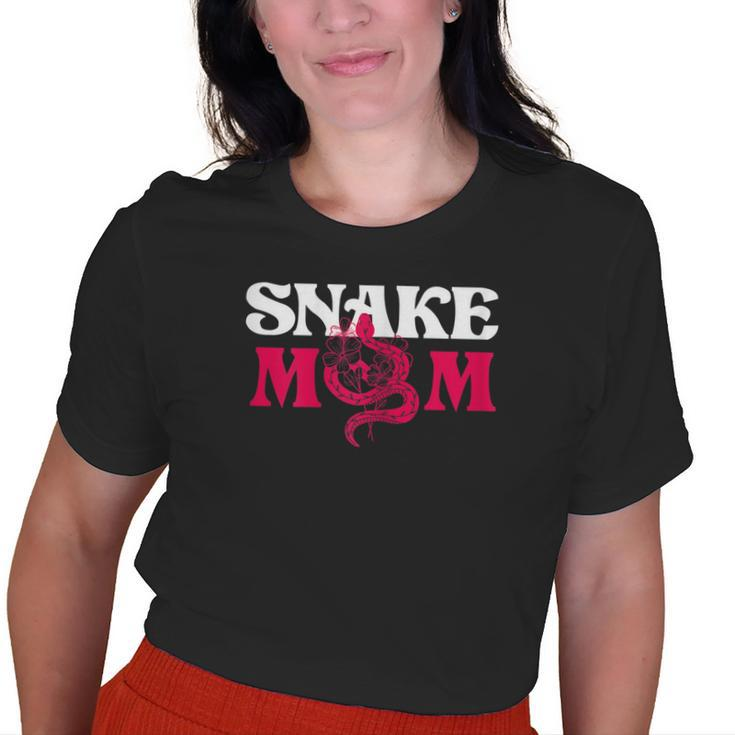Snake Mom Mother Flowers Rattlesnake Python Cobra Old Women T-shirt