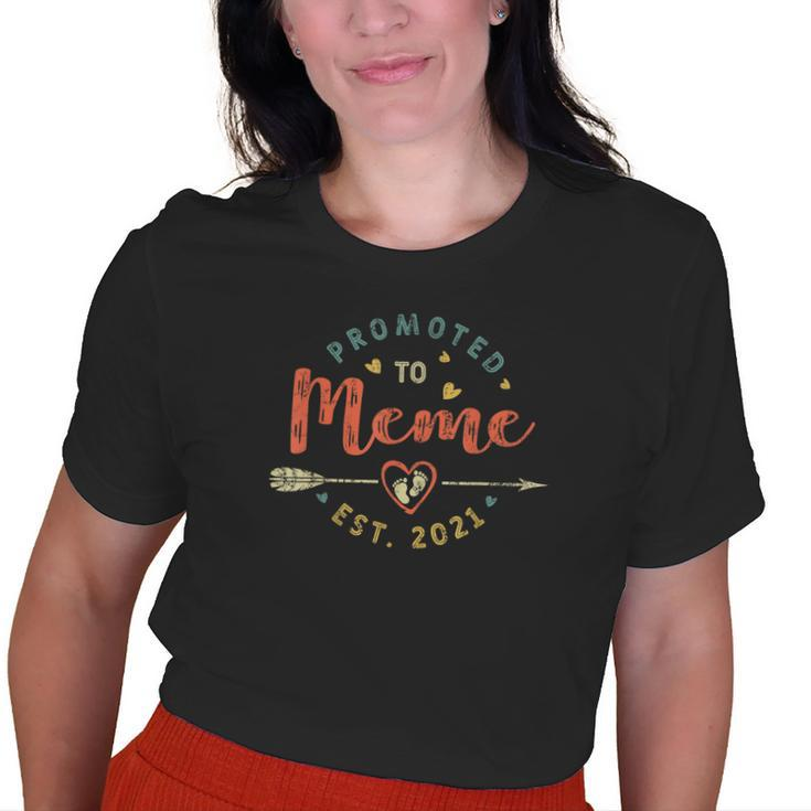 Vintage New Grandma Promoted To Meme Est2021 New Baby Old Women T-shirt