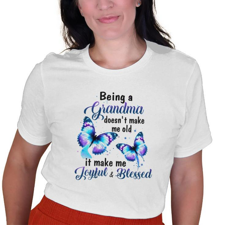 Being A Grandma Doesnt Make Me Old Butterfly Family Old Women T-shirt