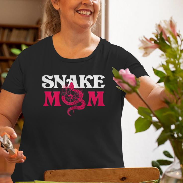 Snake Mom Mother Flowers Rattlesnake Python Cobra Old Women T-shirt Gifts for Old Women