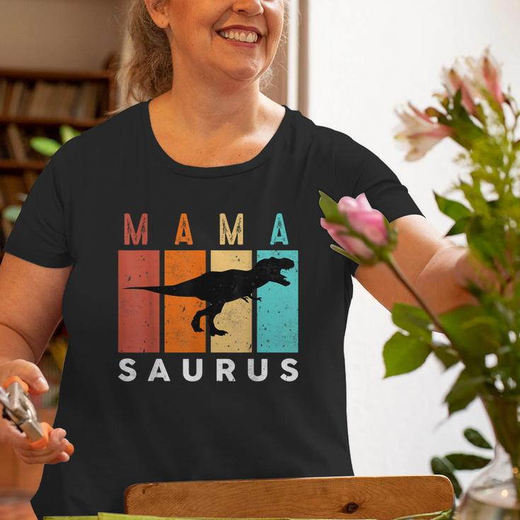 Vintage Mamasaurus Family Mama Saurus Dinosaurs Grandma Grab Old Women T-shirt Gifts for Old Women