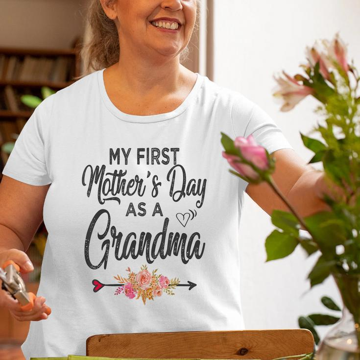 My First As A Grandma 2023 Old Women T-shirt Gifts for Old Women