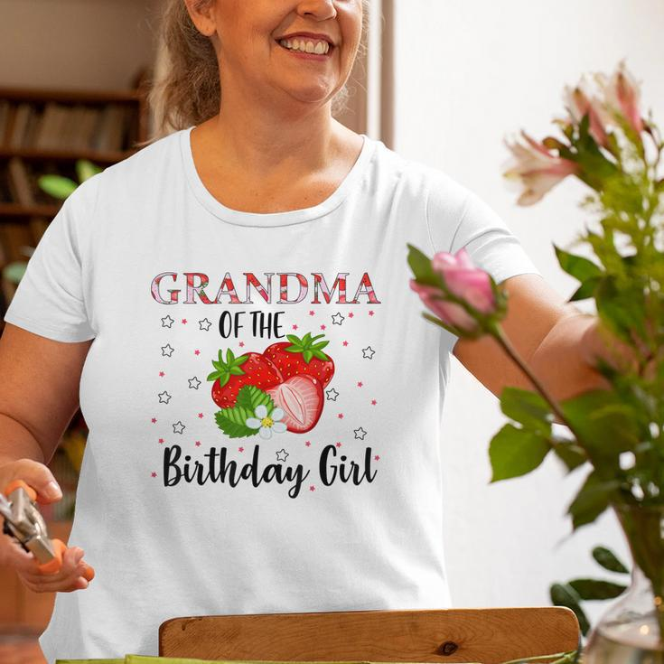 Grandma Of The Birthday Girl First Birthday Strawberry Party Old Women T-shirt Gifts for Old Women