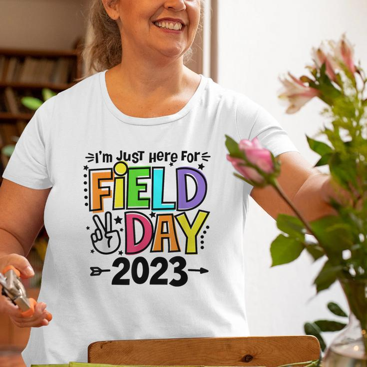 Just Here For Field Day 2023 Peace Sign Teacher Students Old Women T-shirt Gifts for Old Women