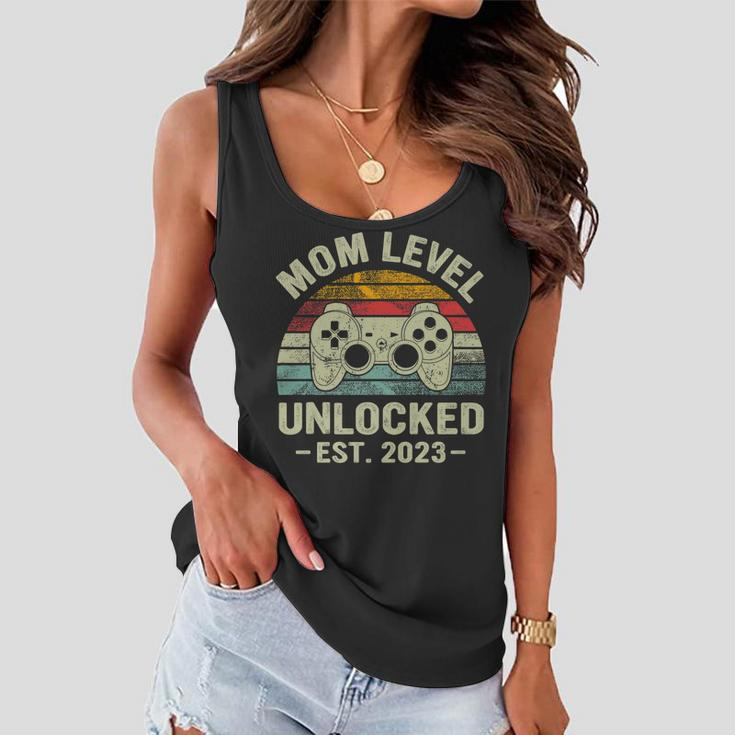 Retro Mom Level Unlocked Est 2023 - Funny New Mom Women Flowy Tank