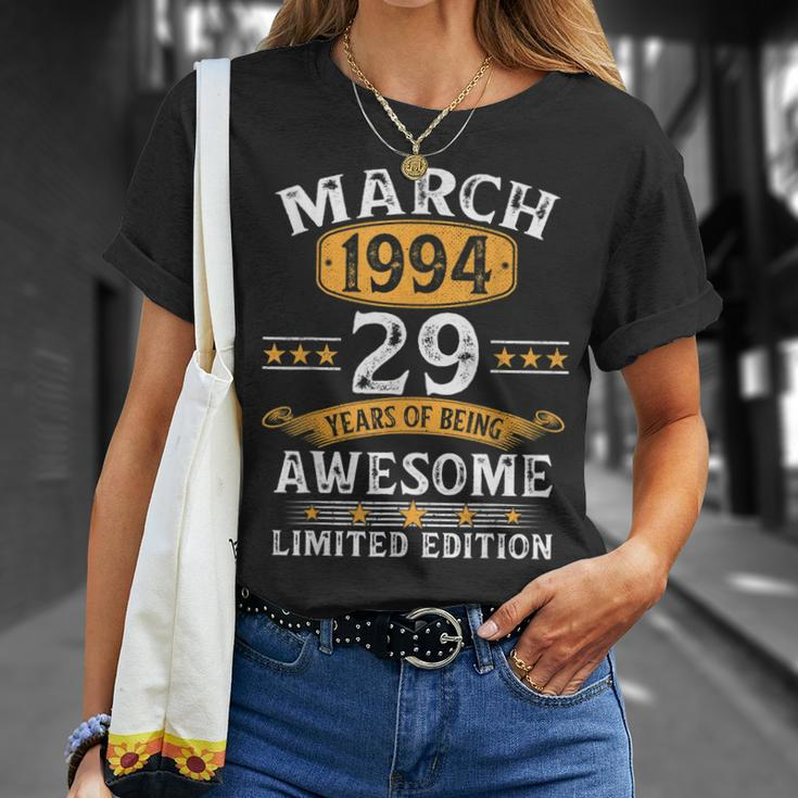29 Geburtstag Geschenke Mann Frau Jahrgang März 1994 T-Shirt Geschenke für Sie