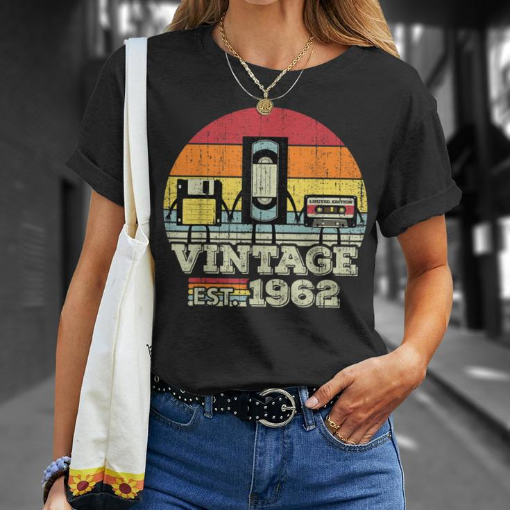 61 Year Old Vintage 1962 61St Birthday Women Men T-shirt Gifts for Her