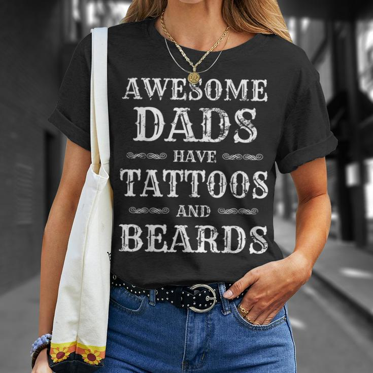 Mens Awesome Dads Have Tattoos & Beards Vintage Fathers Day T-Shirt Gifts for Her