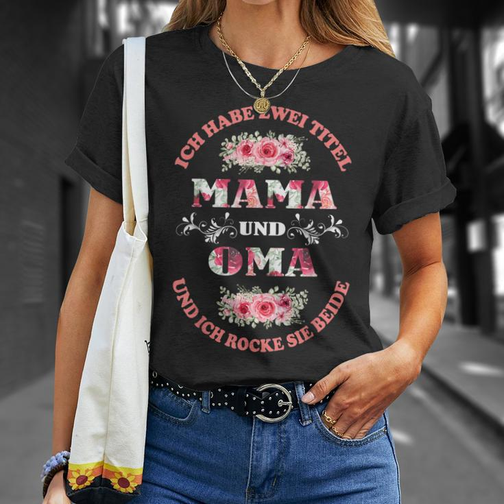 Damen T-Shirt Mama und Oma Rocker mit Blumen & Vintage-Schrift Geschenke für Sie