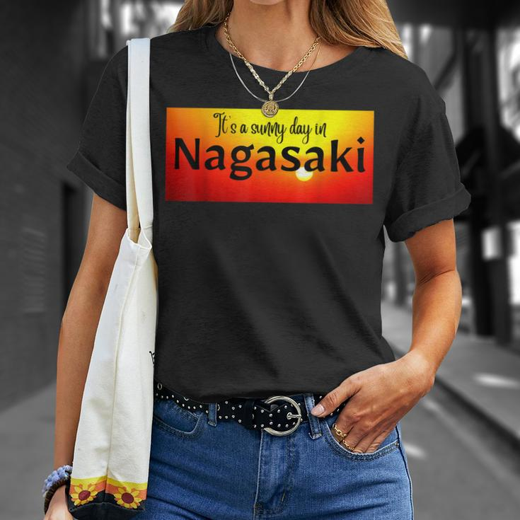 Es Ist Ein Sonniger Tag In Nagasaki T-Shirt Geschenke für Sie