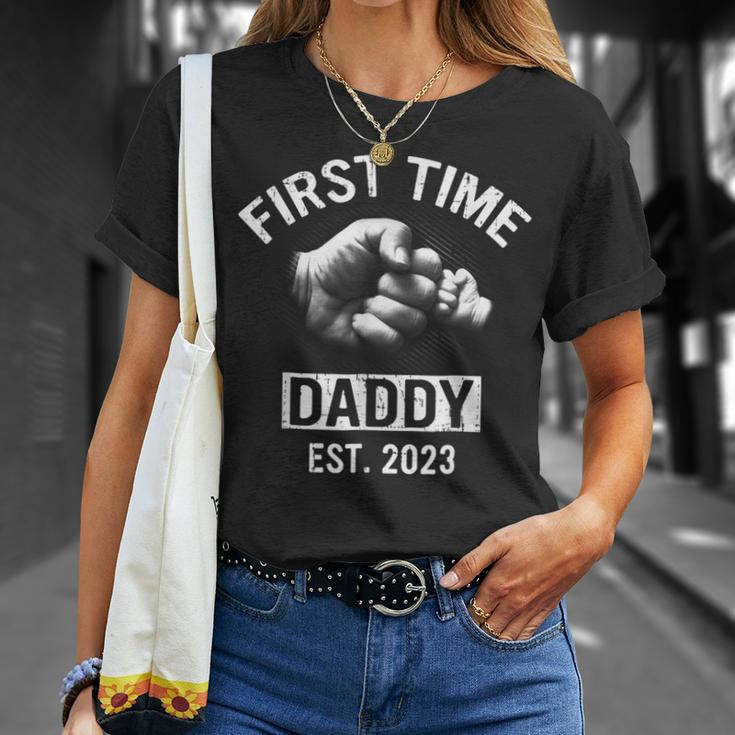 First Time Daddy New Dad Est 2023 Fathers Day Dad Baby Kids Unisex T-Shirt Gifts for Her