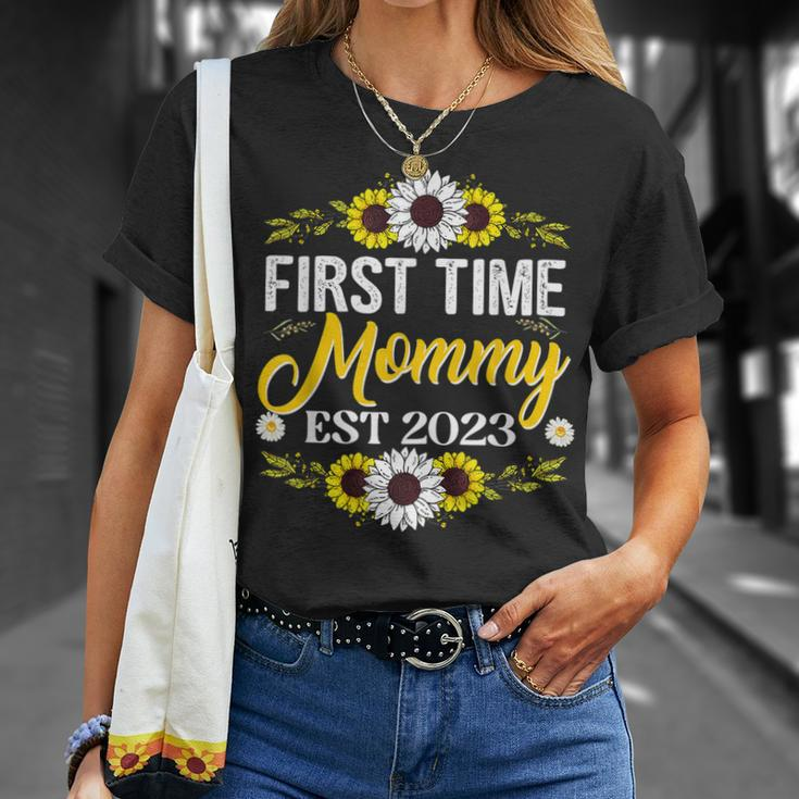 First Time Mommy Est 2023 Mom Pregnancy Announcement T-Shirt Gifts for Her