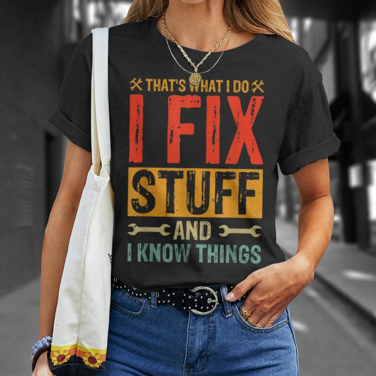 Funny Saying - Thats What I Do I Fix Stuff And I Know Thing Unisex T-Shirt Gifts for Her