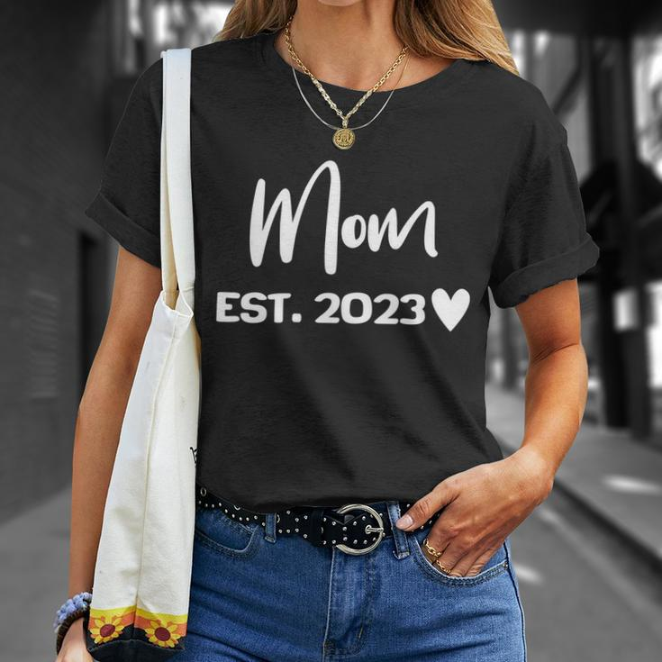 Mom Est 2023 New Baby Unisex T-Shirt Gifts for Her