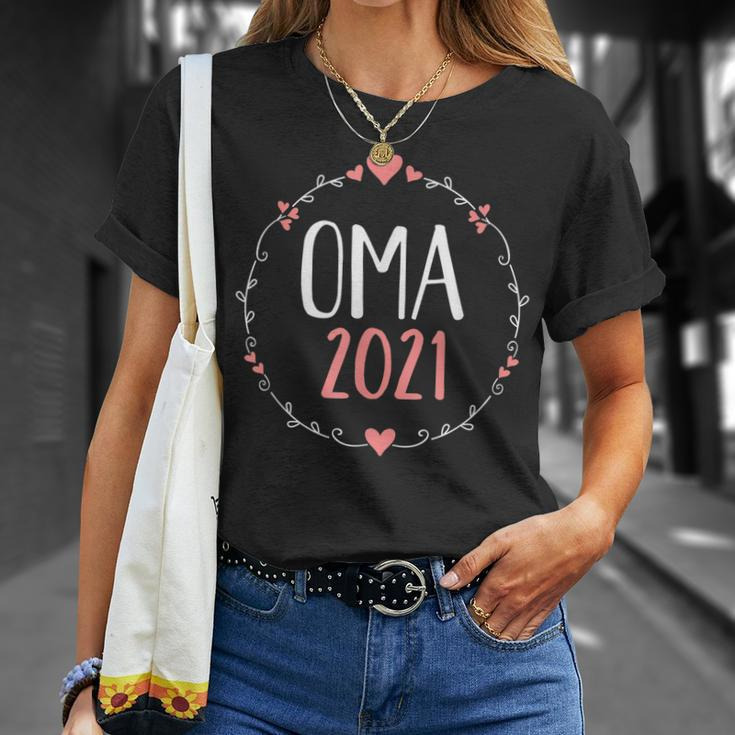 Oma 2021 T-Shirt Schwarz mit Herzen & Kranz-Design, Geschenk für Großmütter Geschenke für Sie